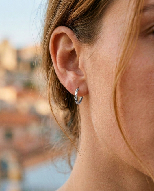 Möbius Hoops