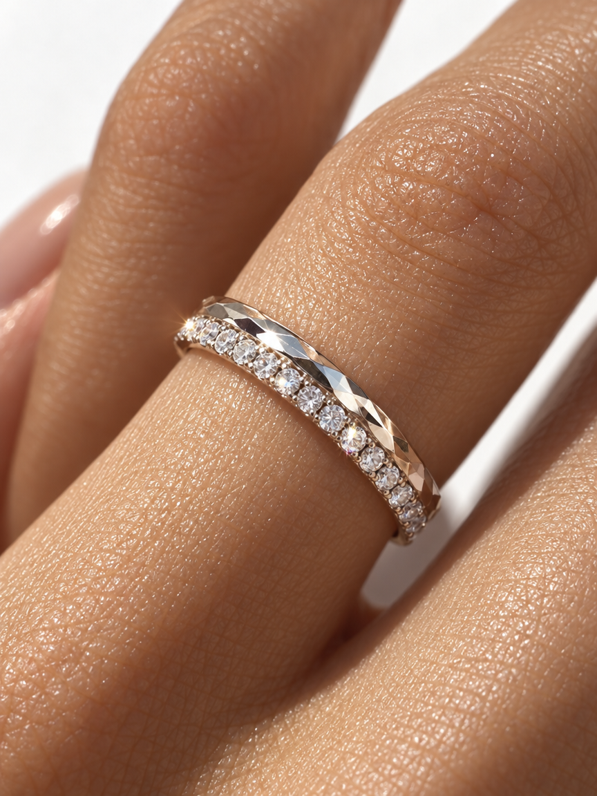 Ribbed Pavé Band