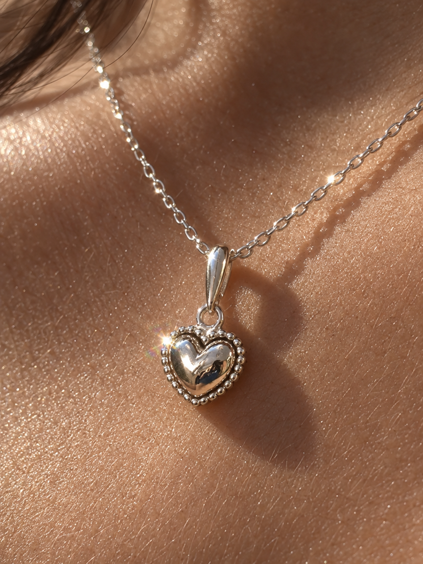 Amoretta Pendant Necklace